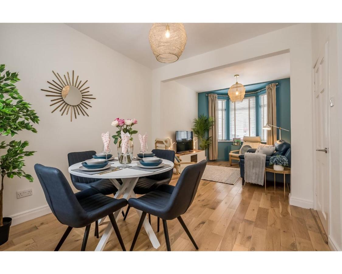 Central Belfast Apartments Chic Luxe R&R Eksteriør bilde
