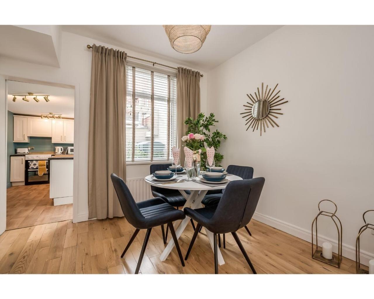 Central Belfast Apartments Chic Luxe R&R Eksteriør bilde