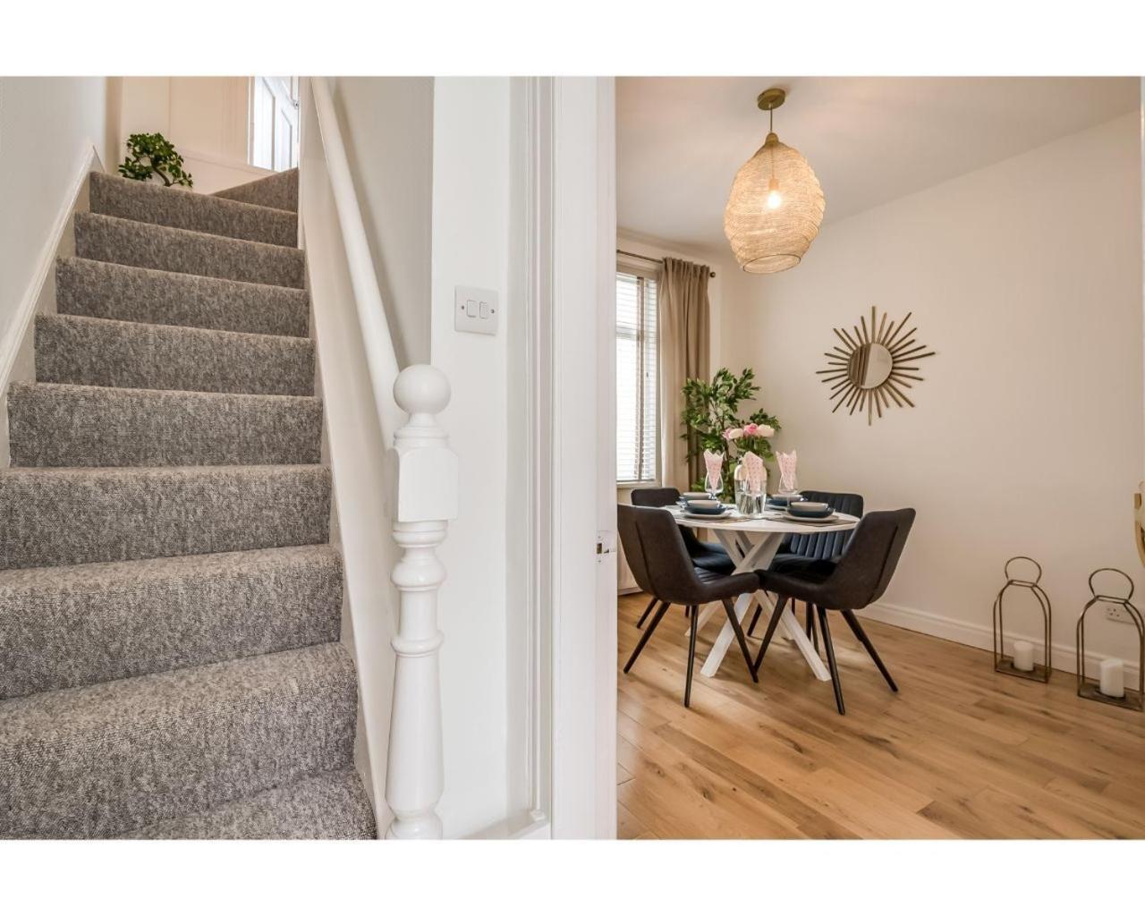 Central Belfast Apartments Chic Luxe R&R Eksteriør bilde